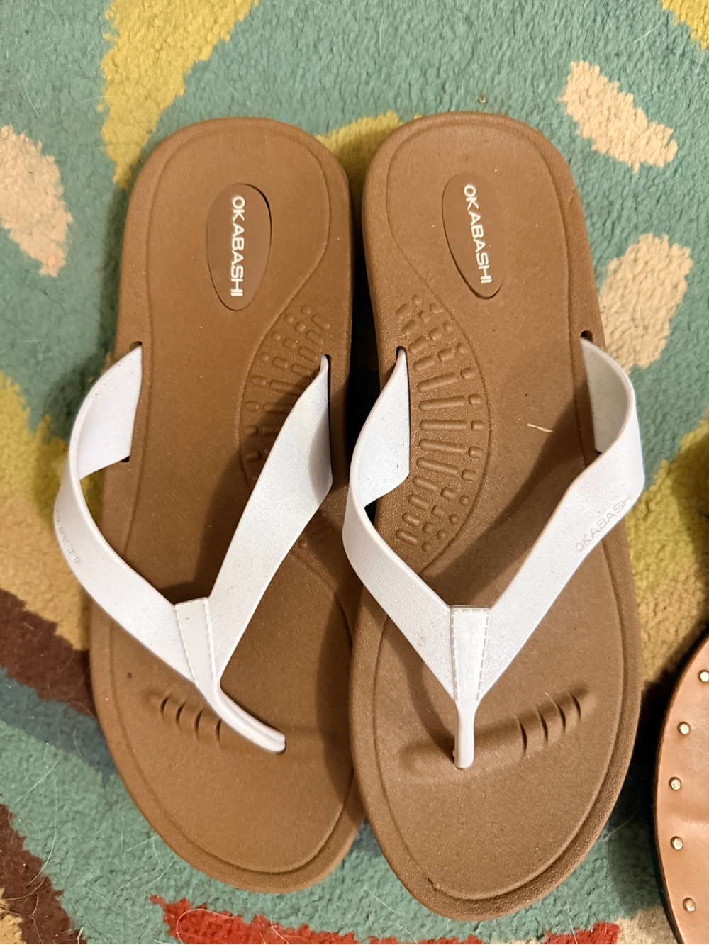 Okabashi Brown Footbed White Strap Women’s Sandals 8.5